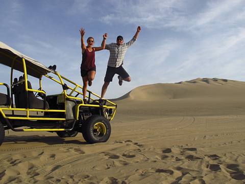 Tour in Buggies and Sandboarding in Usaca